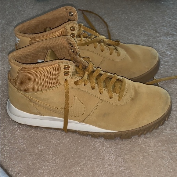 nike hoodland suede waterproof 